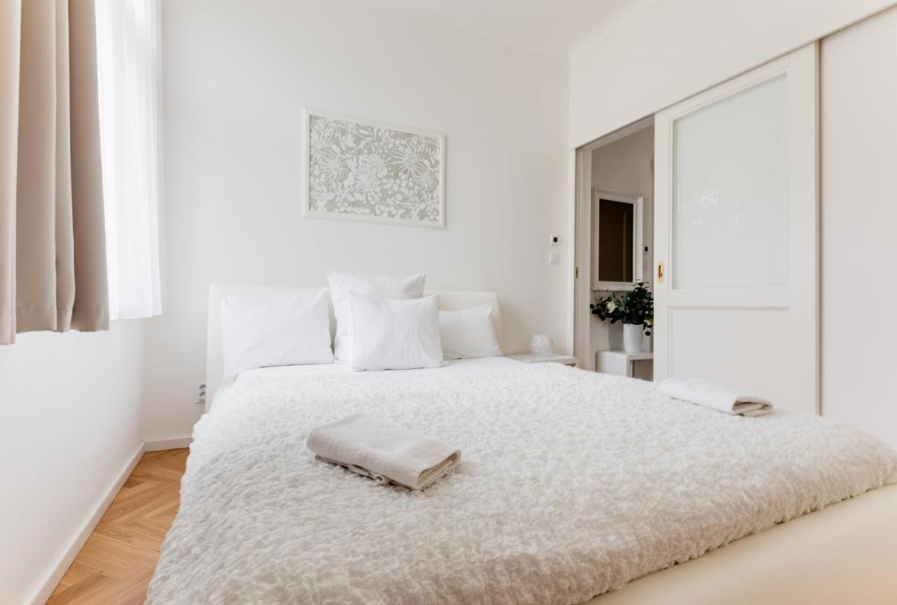 Friendly Apartments In 프라하 외부 사진